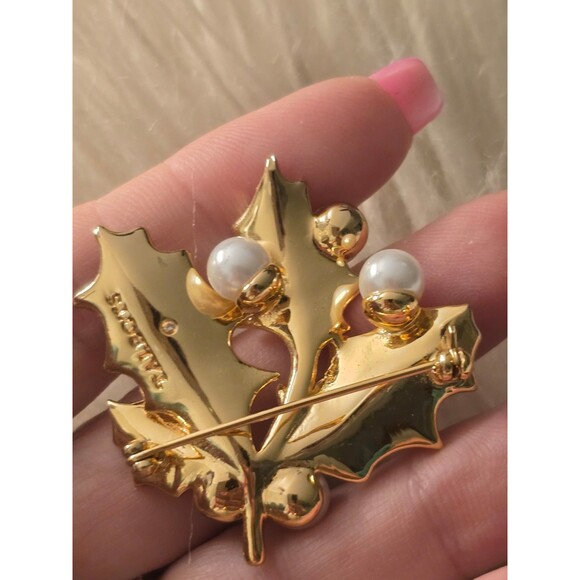 G37 - Talbots Goldtone Faux Pearl Brooch - Picture 2 of 2